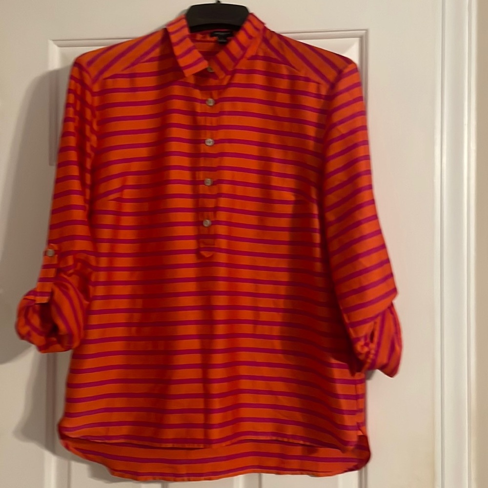 Like new with vibrant colors that catches others eye!